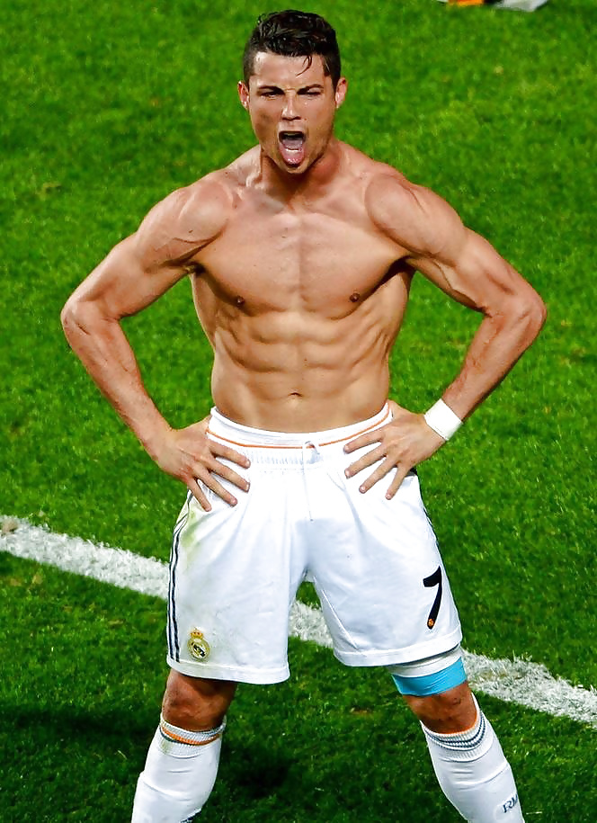 Cristiano Ronaldo presumio cuerpazo en la Champions #29109445