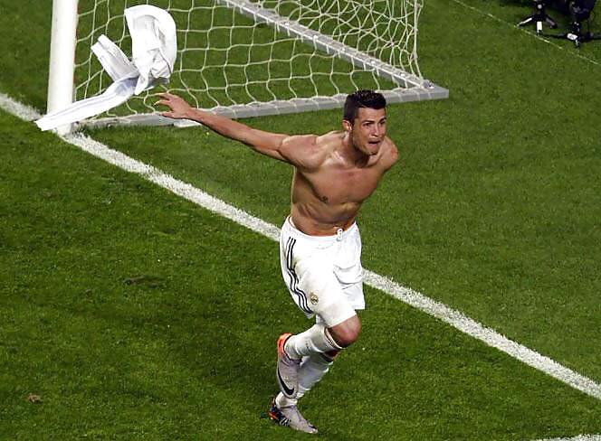Cristiano Ronaldo presumio cuerpazo en la Champions #29109450