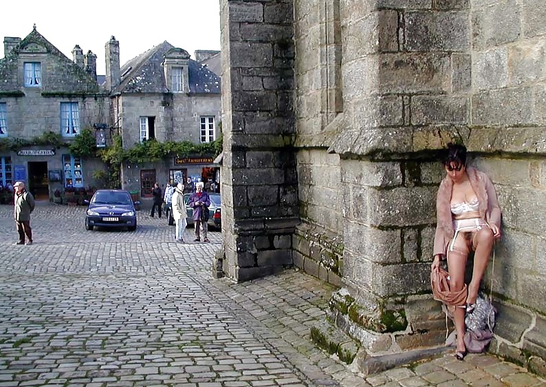 Francés nadine flashing en locronan 2002
 #24641028