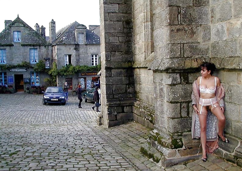 Francés nadine flashing en locronan 2002
 #24641046