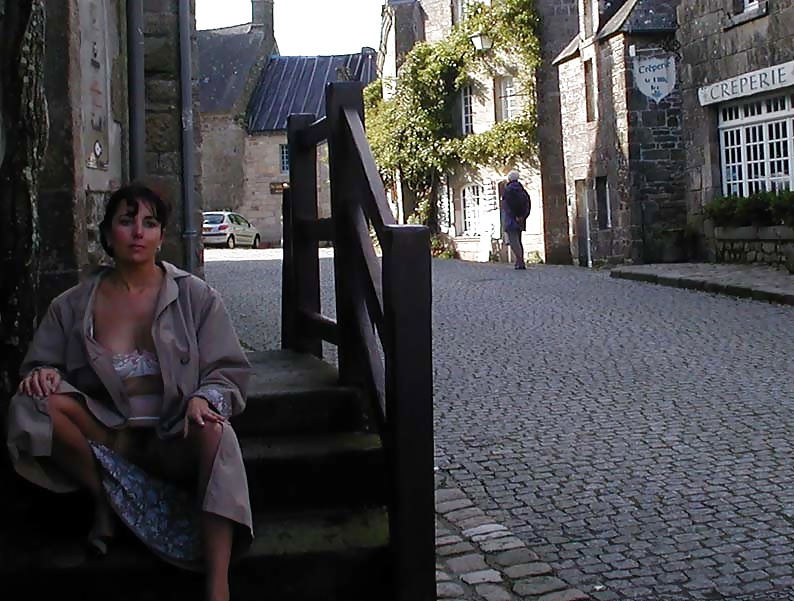 Francés nadine flashing en locronan 2002
 #24641124