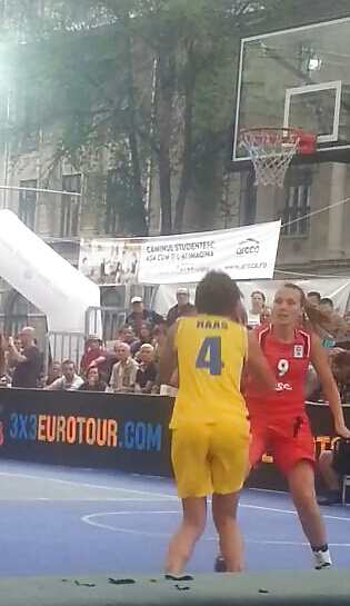 Spion Sexy Teenager Basketball-Mädchen Rumänisch #40692089