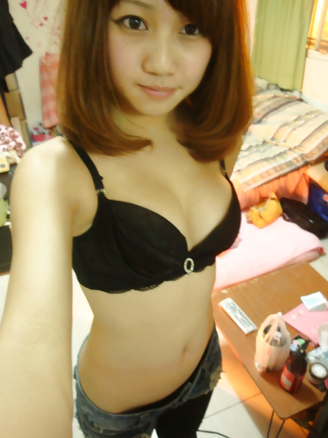 Una ragazza taiwanese carina
 #37921795