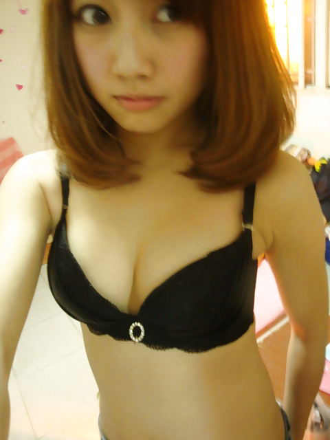 Una ragazza taiwanese carina
 #37921799