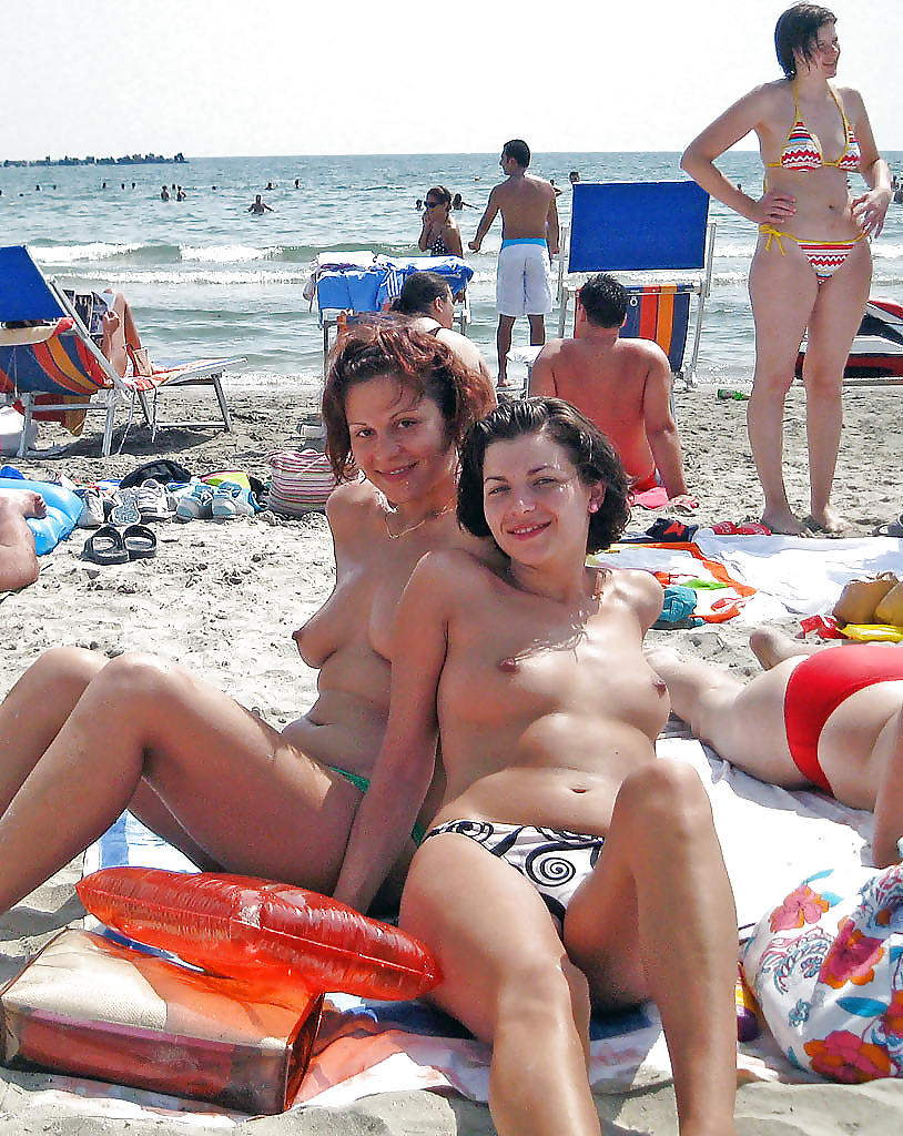 Chicas en la playa 8
 #27159487