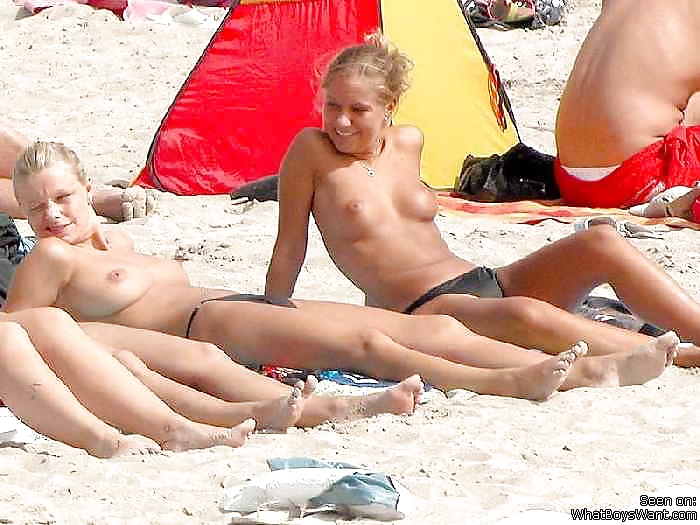 Chicas en la playa 8
 #27160414