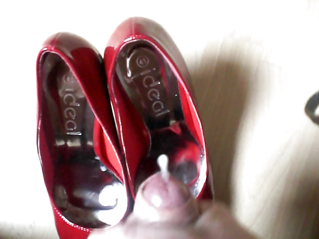 Com Auf Roten High Heels #32635186