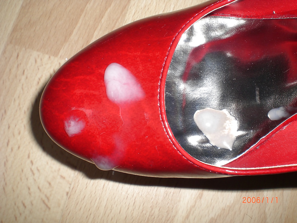 Com Auf Roten High Heels #32635218