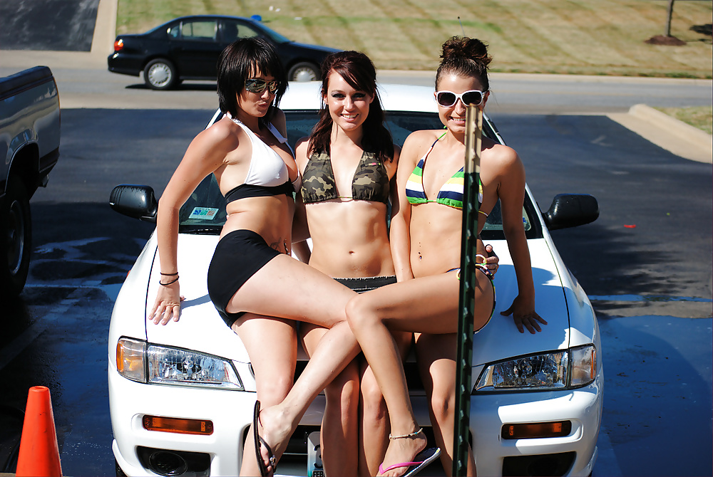 Lavado de coches y bikinis
 #32964542