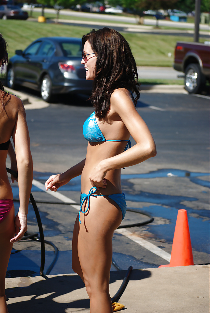 Lavado de coches y bikinis
 #32964548