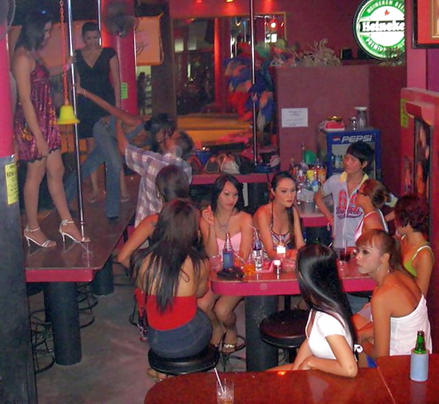 Ladyboy Nachtleben In Phuket #28415573