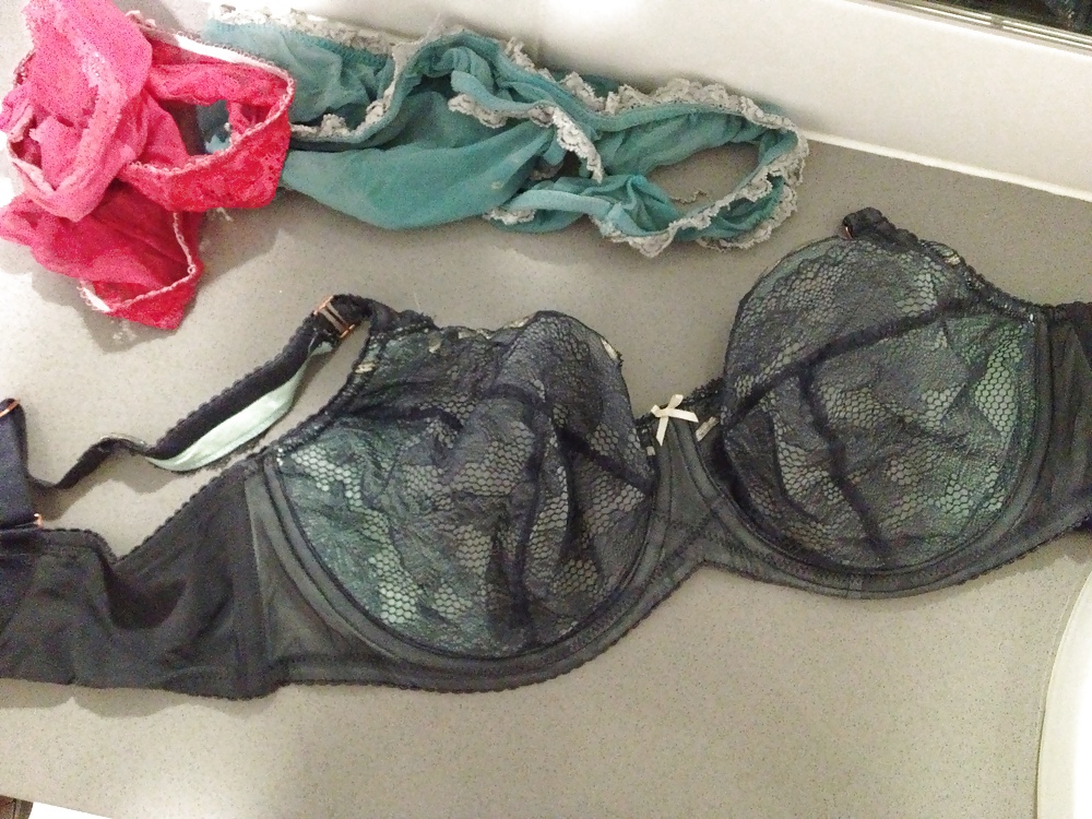 Size 14E bra and size 10 panties for wanking #23485369