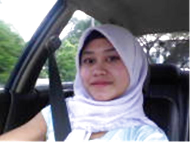 マレー語 pembantu tadbir bertudung
 #31872020