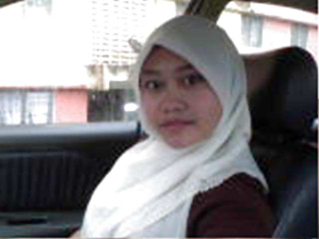 マレー語 pembantu tadbir bertudung
 #31872026