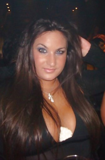 Chica griega con tetas enormes
 #34020135