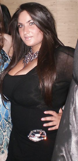 Chica griega con tetas enormes
 #34020153