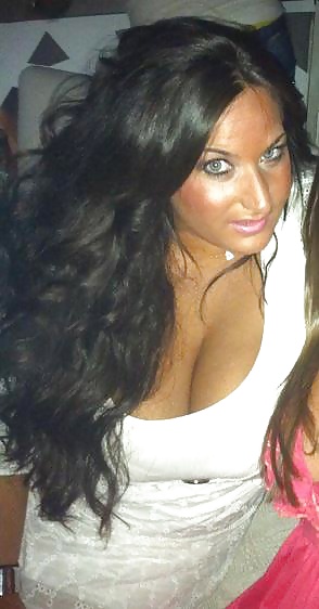 Chica griega con tetas enormes
 #34020244