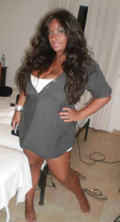 Chica griega con tetas enormes
 #34020255