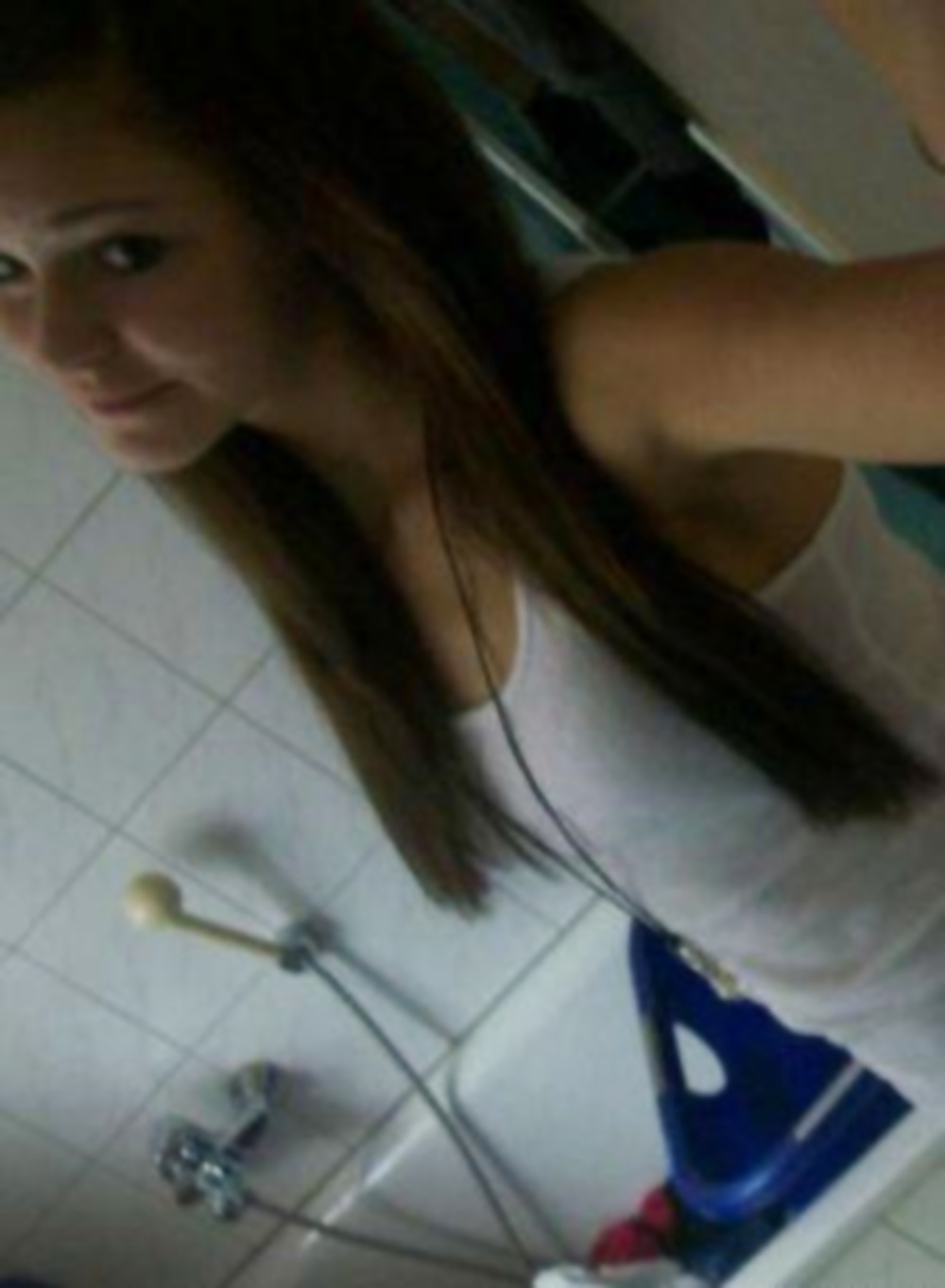 Teenschlampe
 #35109095