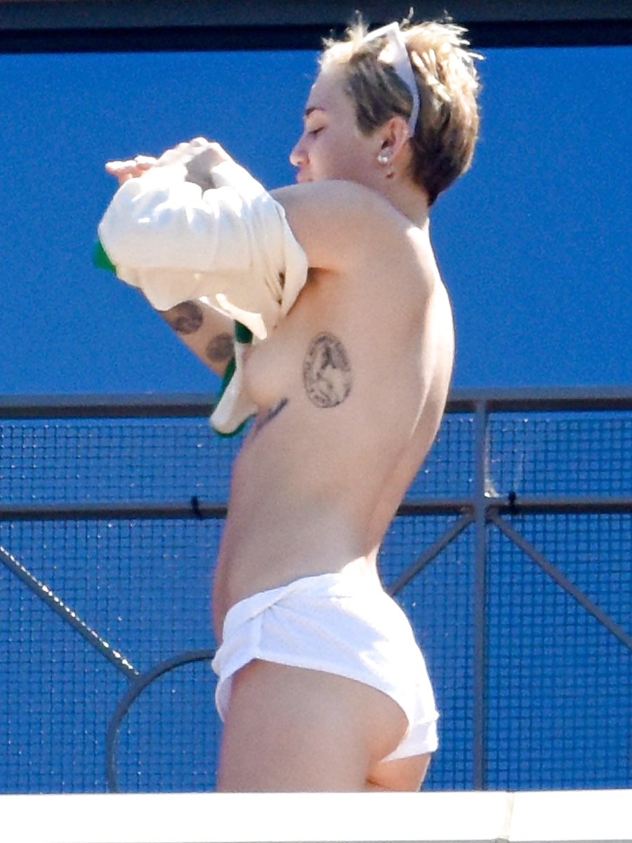 Miley Cyrus - topless sunbathing in Sydney, October 2014 #31266221