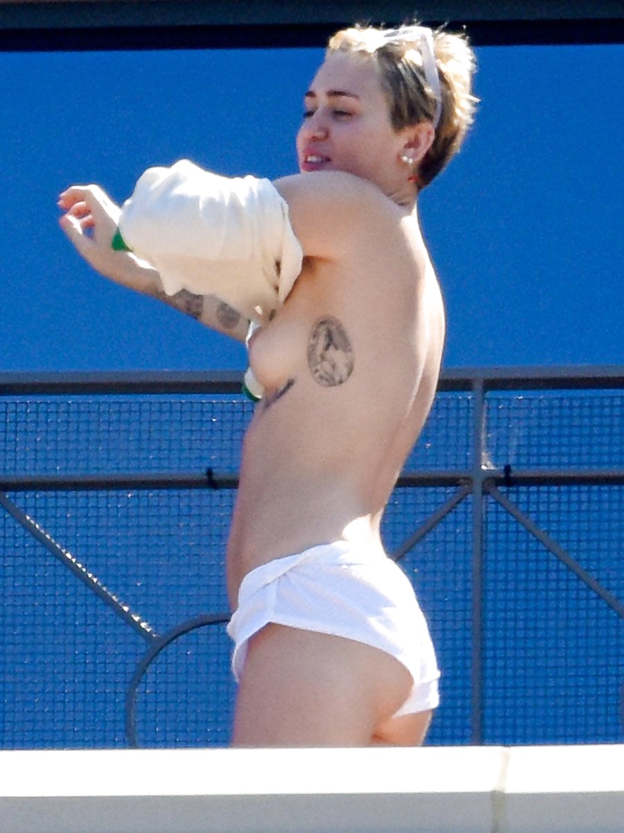 Miley Cyrus - topless sunbathing in Sydney, October 2014 #31266224