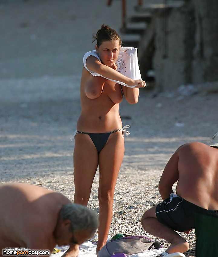 Un montón de chicas de la playa
 #27025616