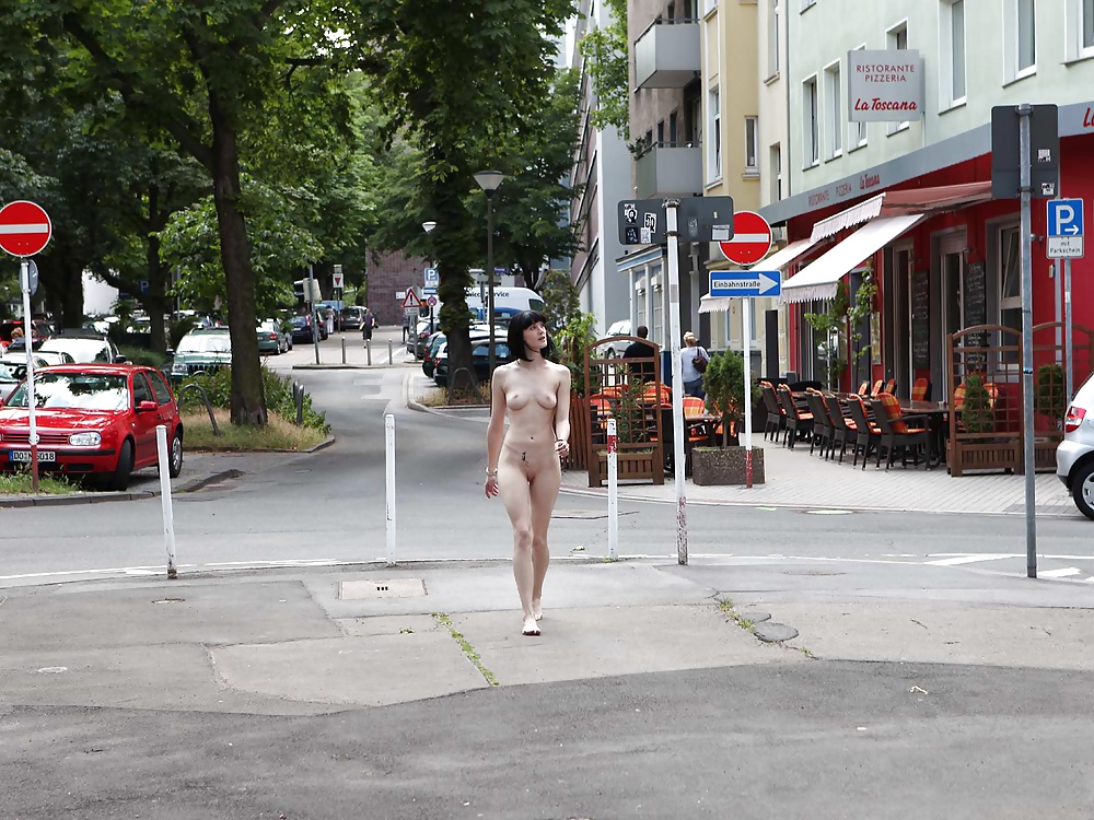Desnudo en público 24
 #30459671