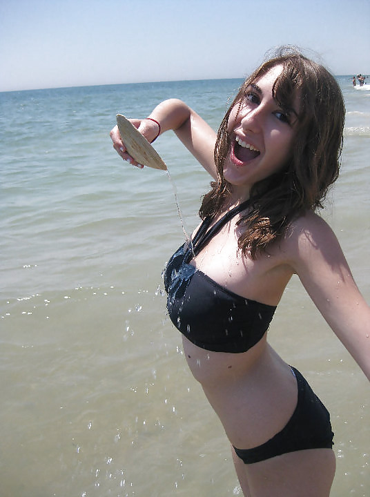 Kristen molto giovane busty bikini adolescente
 #35781415