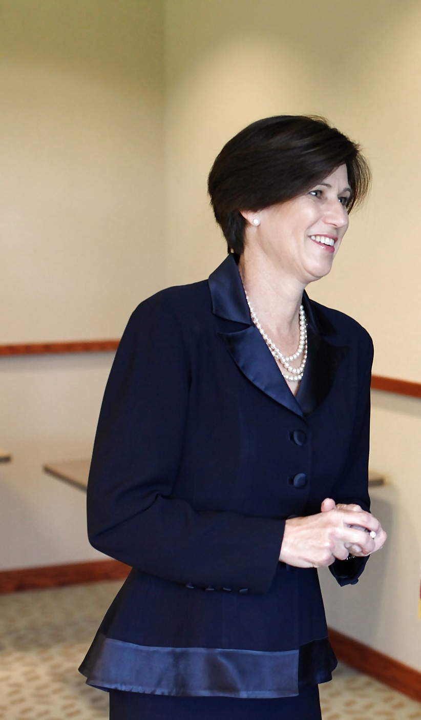 Love jerking off to conservative Mimi Walters #25580632