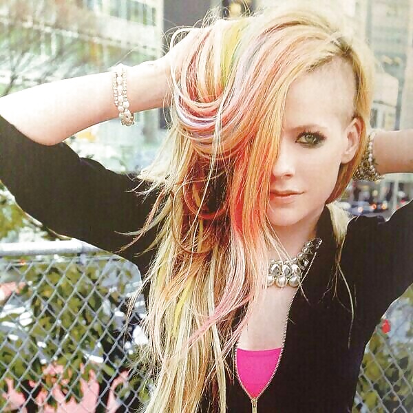 Avril Lavigne Magazine HQ Scans (CCM) #30492810