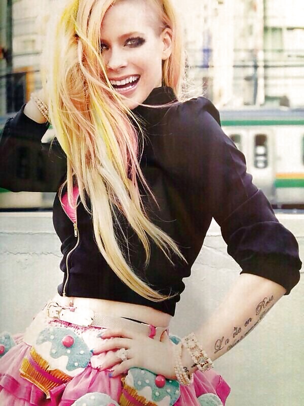 Avril lavigne magazine hq scans (ccm)
 #30492813