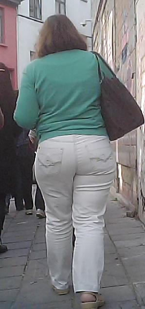 Big Booty Spanish Milf in Jeans #30987408