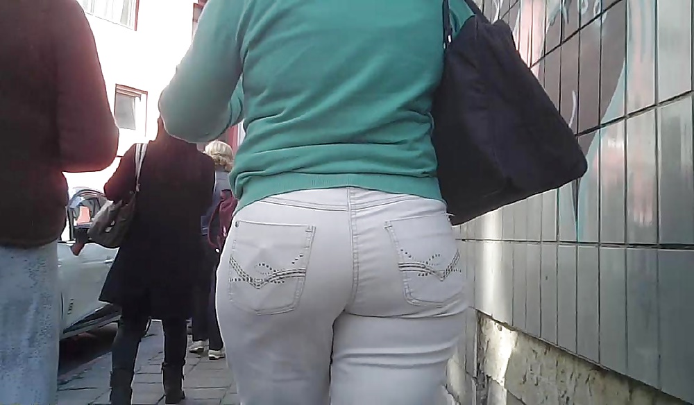 Big Booty Spanish Milf in Jeans #30987410