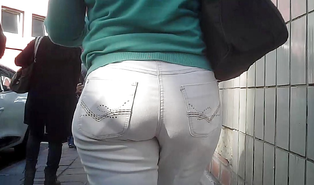 Big Booty Spanish Milf in Jeans #30987413