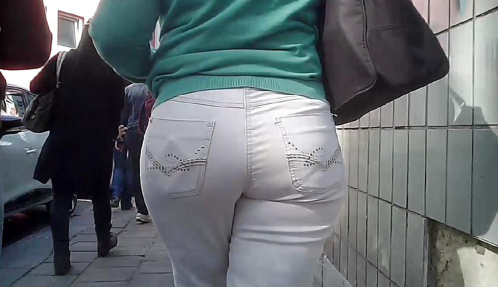 Big Booty Spanish Milf in Jeans #30987418