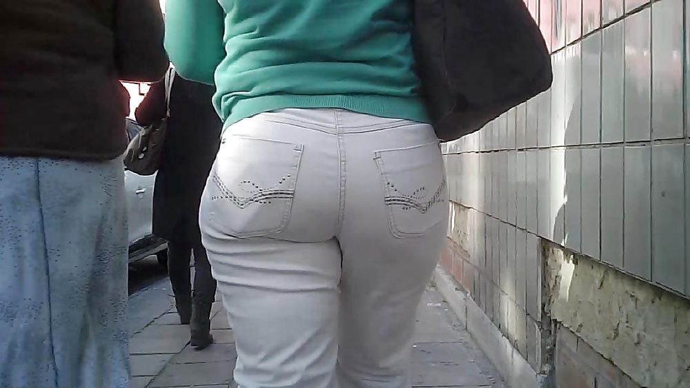 Big Booty Spanish Milf in Jeans #30987426