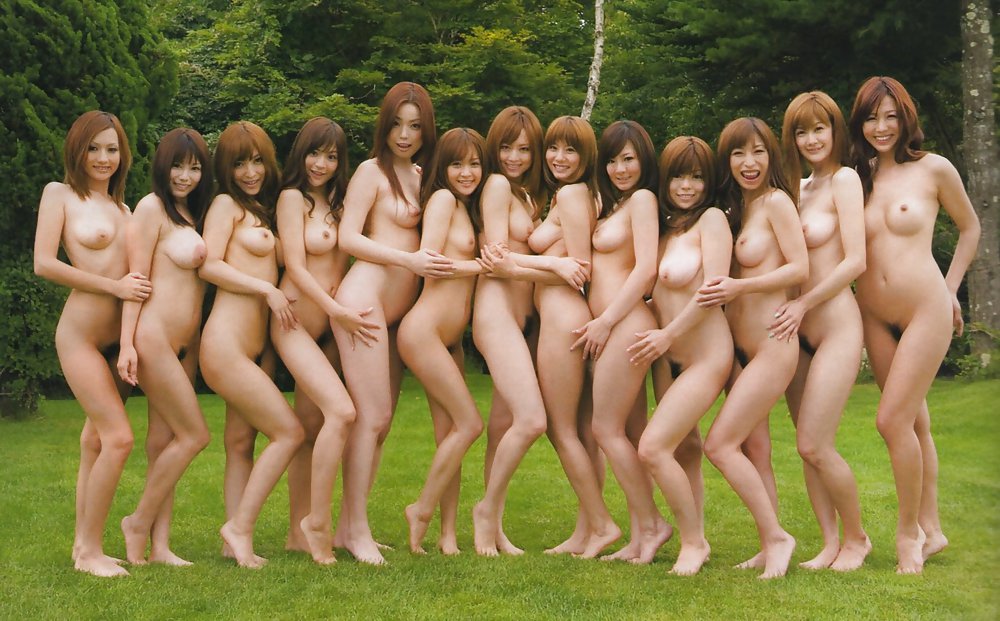 Gruppi di ragazze giapponesi nude.
 #33797384