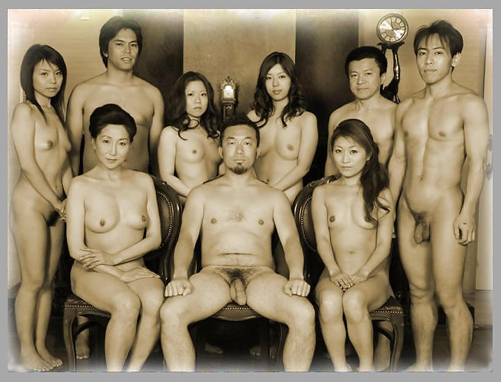 日本の女の子のヌードのグループ。
 #33797398