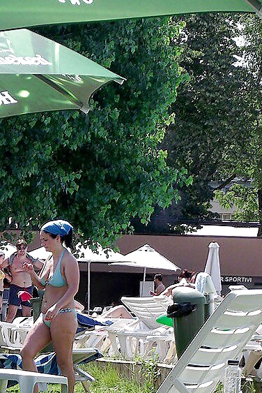 Spy viejo + joven busto sexy en la piscina rumana
 #30801562