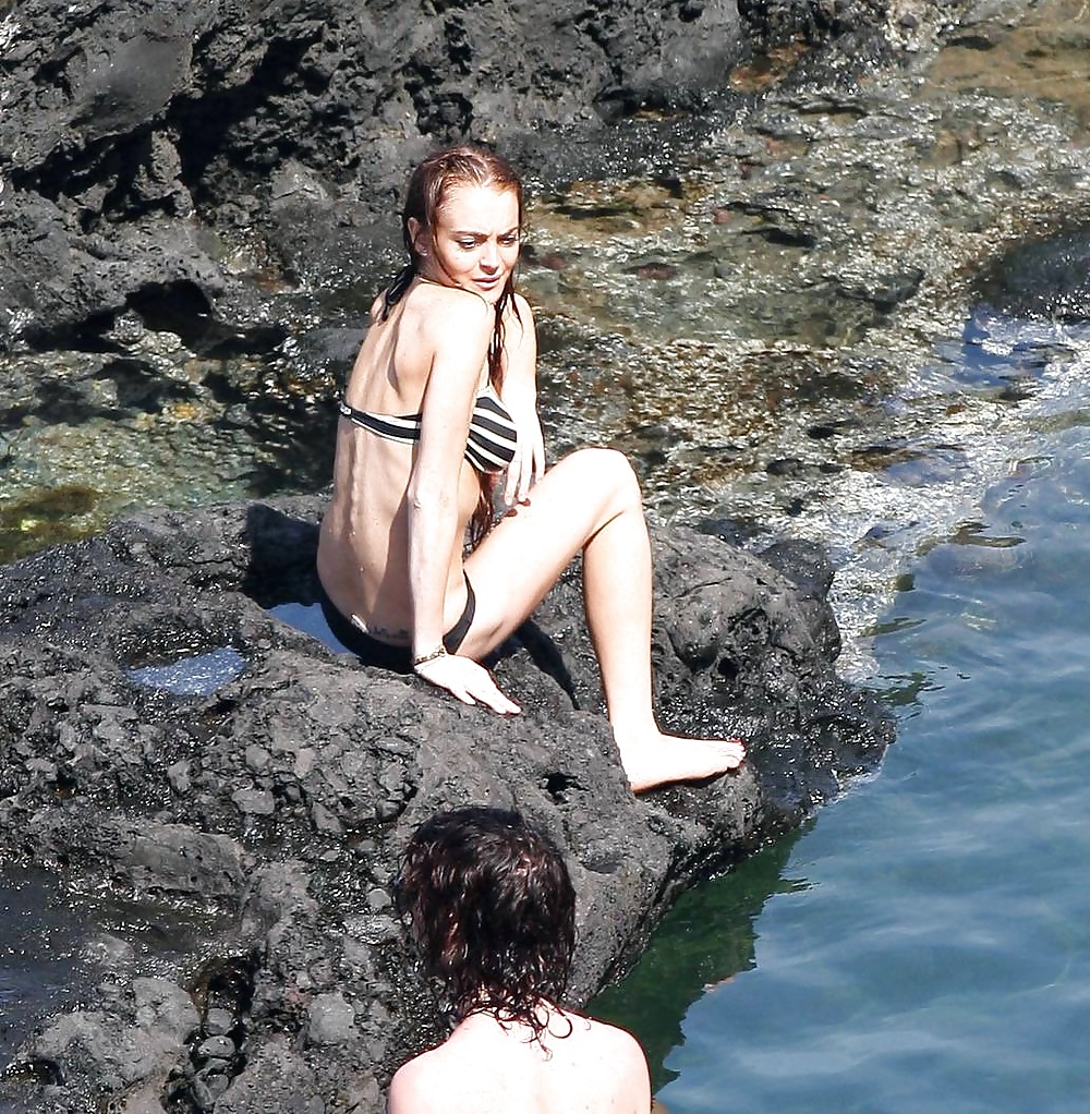 Lindsay lohan ... caliente en bikini blanco negro
 #37401484