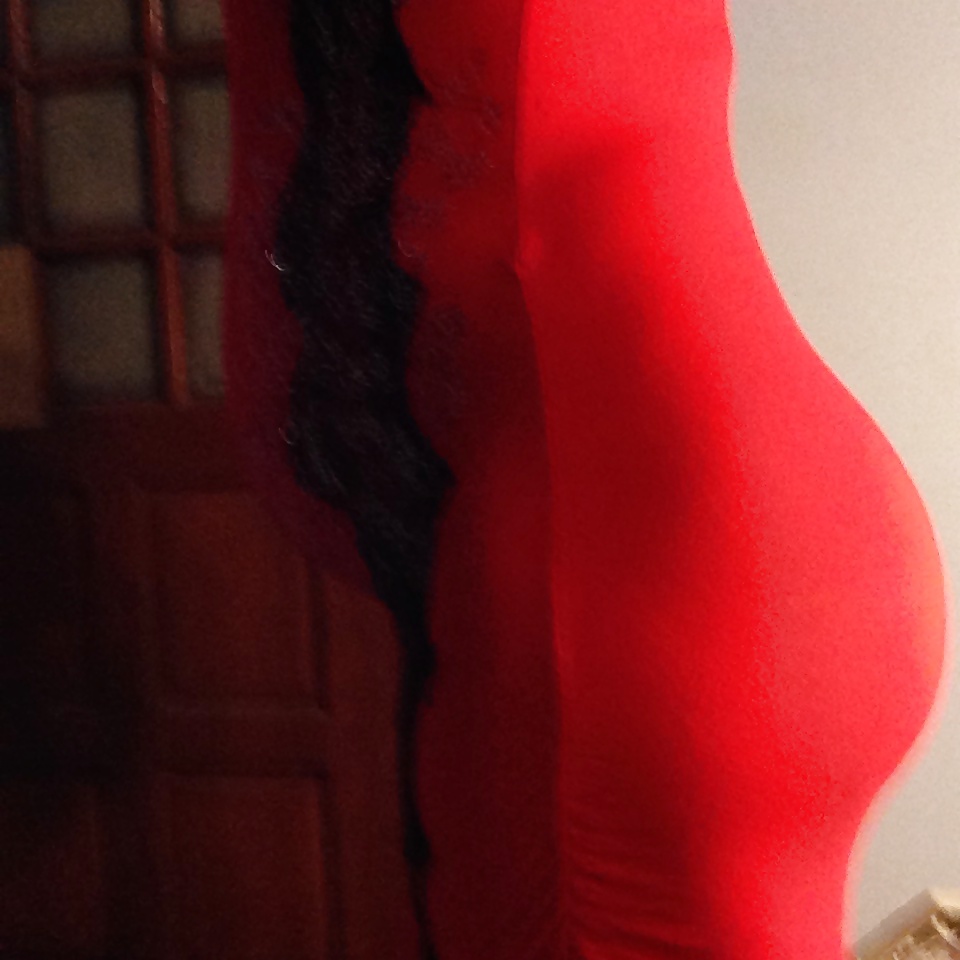 Lindo cuerpo joven embarazada en rojo curvas increíbles y culo de burbuja
 #40755755