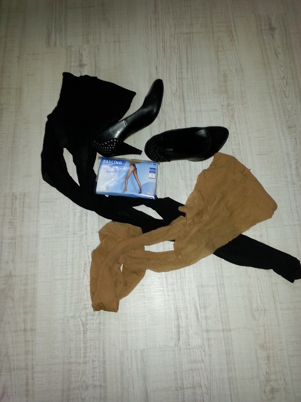 典型的な女性とクリスマス :-)
 #39916143