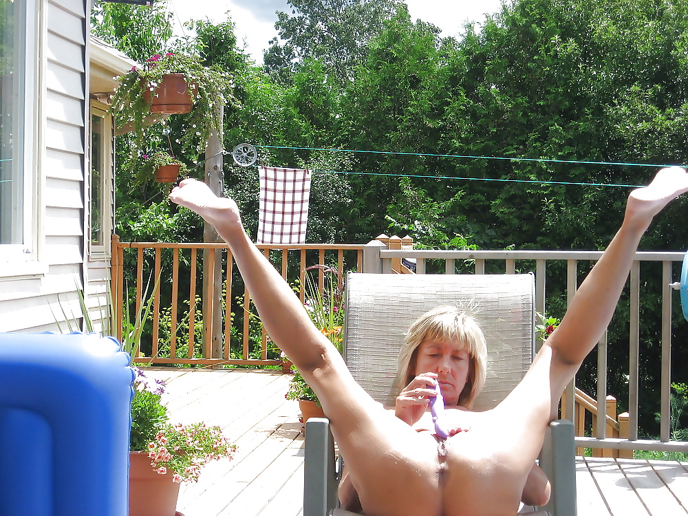 Milfs caliente y esposas disfrutando del sol
 #27771585