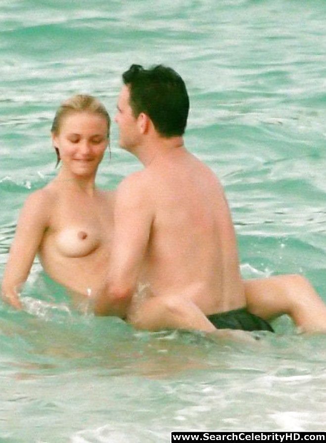 Cameron Diaz Oben Ohne Am Strand #35837061