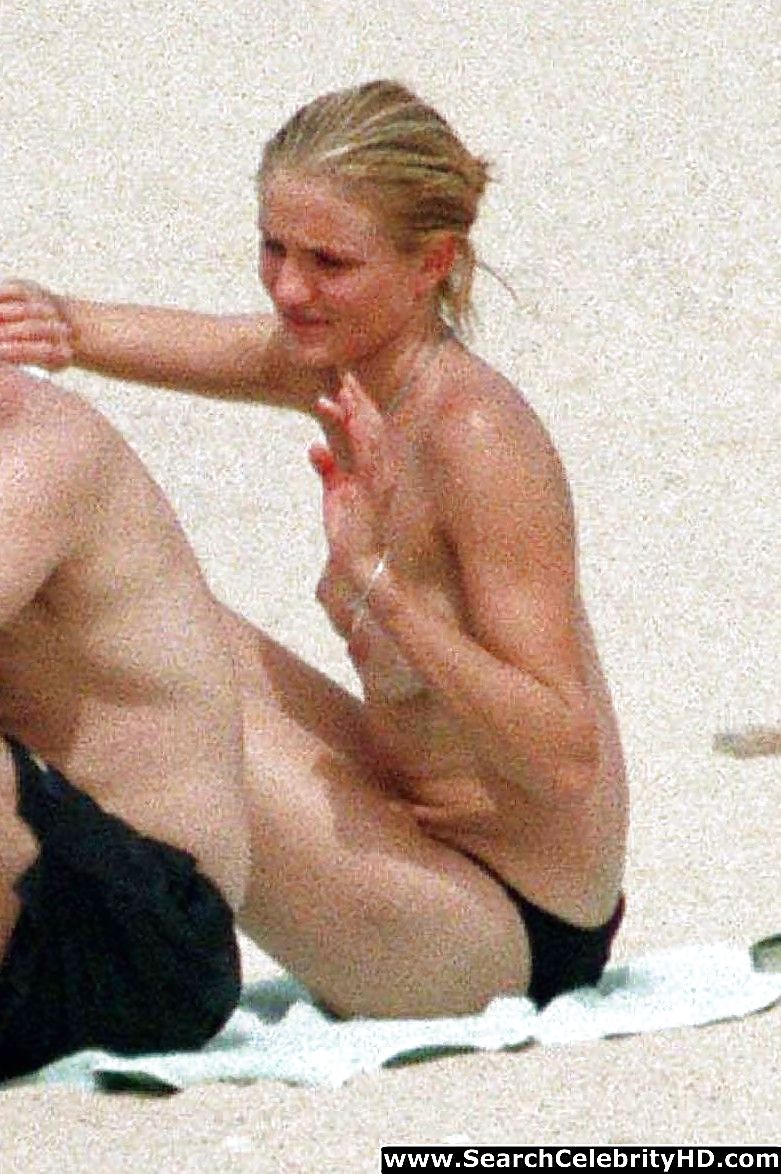 Cameron Diaz topless in spiaggia #35837067