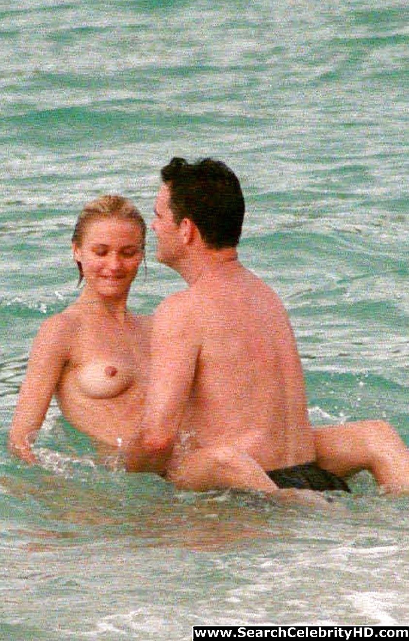 Cameron Diaz topless in spiaggia #35837074