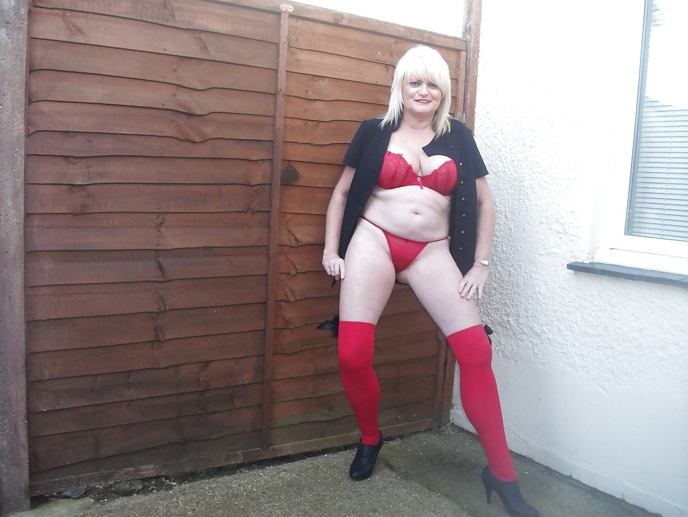 UK Amateur Slut Milf Samantha 46 #24878196