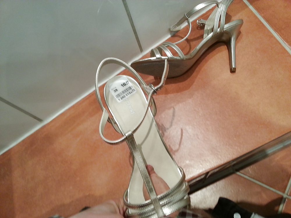 Spielt Mit Den Schuhen Meiner Frau Um #34021197