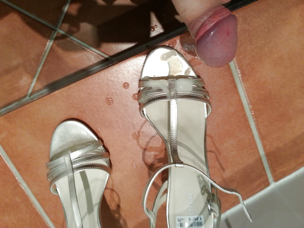 Spielt Mit Den Schuhen Meiner Frau Um #34021219