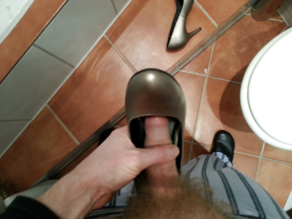 Spielt Mit Den Schuhen Meiner Frau Um #34021229
